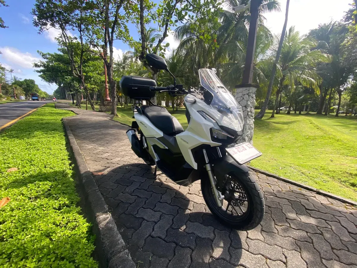 Rent a Bike HONDA ADV 160 2025 - WHITE in Bali | BikeHouse
