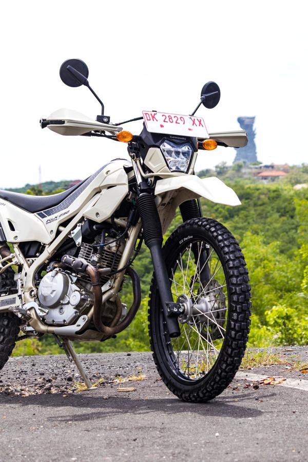 Арендовать Kawasaki KLX 230 Sherpa S Enduro на Бали | BikeHouse