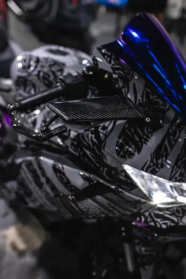 Rent a Bike Kawasaki ninja ZX25R Four cylinders with Quick Shifter