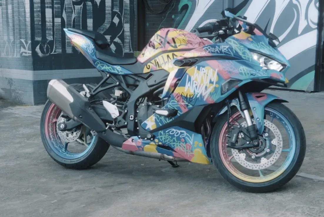 Rent a Bike Kawasaki ninja ZX25R Four cylinders with Quick Shifter