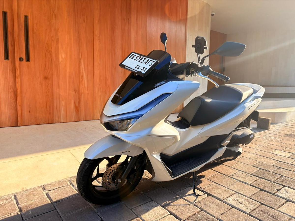 Rent a Bike HONDA PCX 160 WHITE ABS 2026 in Bali | BikeHouse
