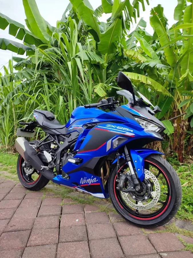 Rent a Bike Kawasaki Ninja ZX25R 4 cylinders in Bali | BikeHouse