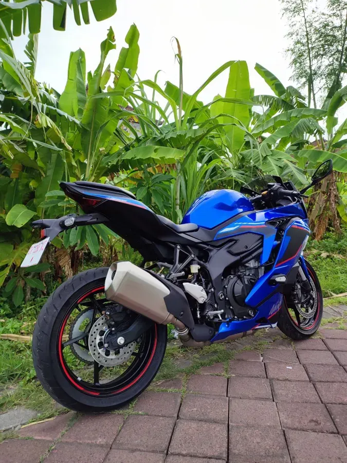 Rent a Bike Kawasaki Ninja ZX25R 4 cylinders in Bali | BikeHouse