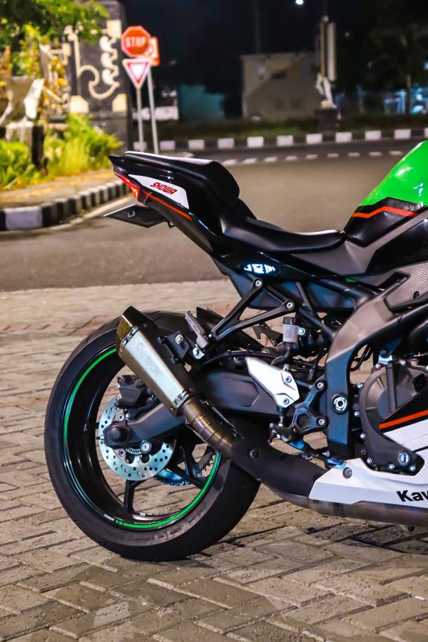 の Rent Kawasaki ZX-25R SE in Bali – High-Performance 250cc