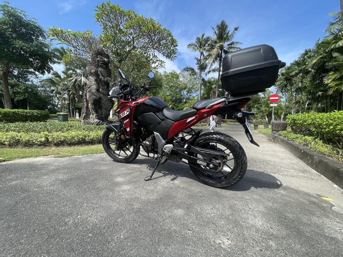 Suzuki V-Strom 250 Red 2025 parked profile