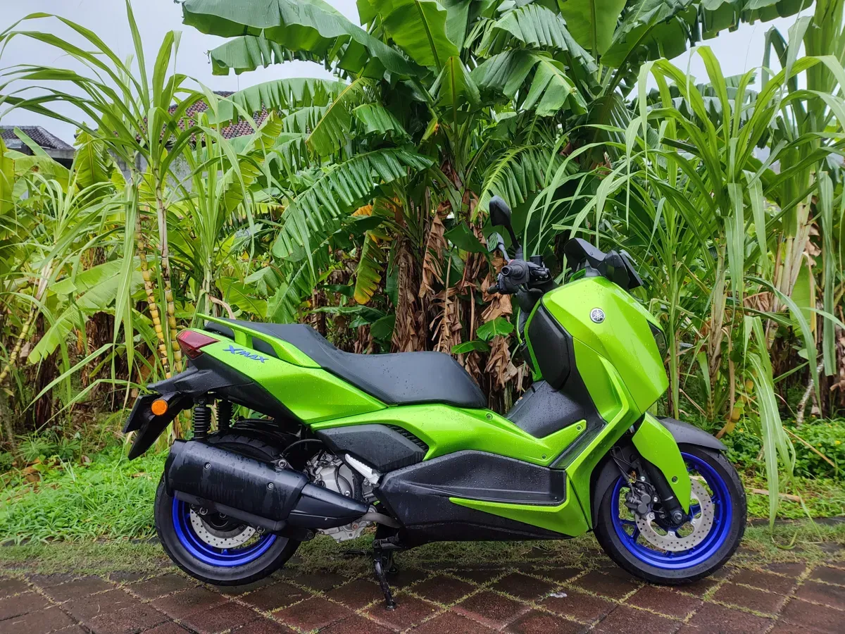 Xmax Rear Left Panel Green Rent a Bike Yamaha XMAX 2024 Green in Bali | BikeHouse